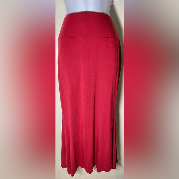 Women’s Red Maxi skirt 💃🏻 - Picture 2 of 5